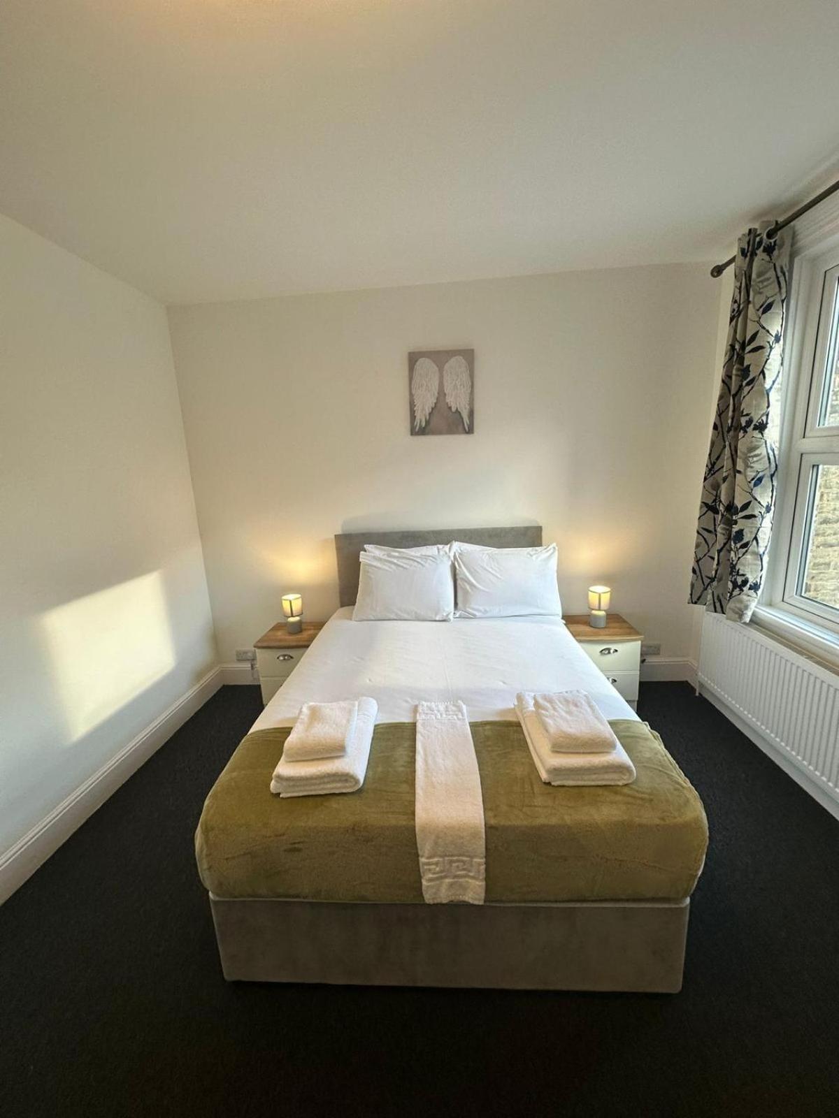 - Tas Guest house *